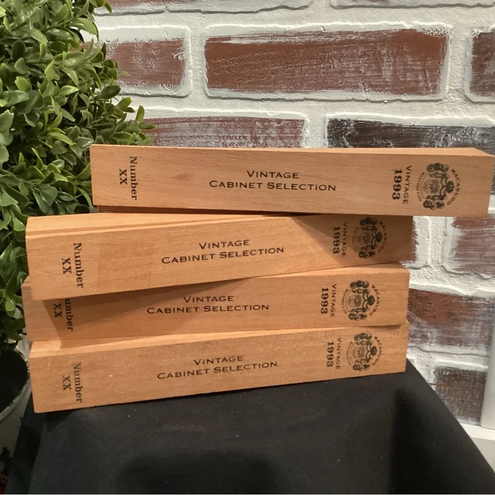 Vintage set of 3 individual Cigar Boxes dated 1993 - Very Unique Boxes - Nice